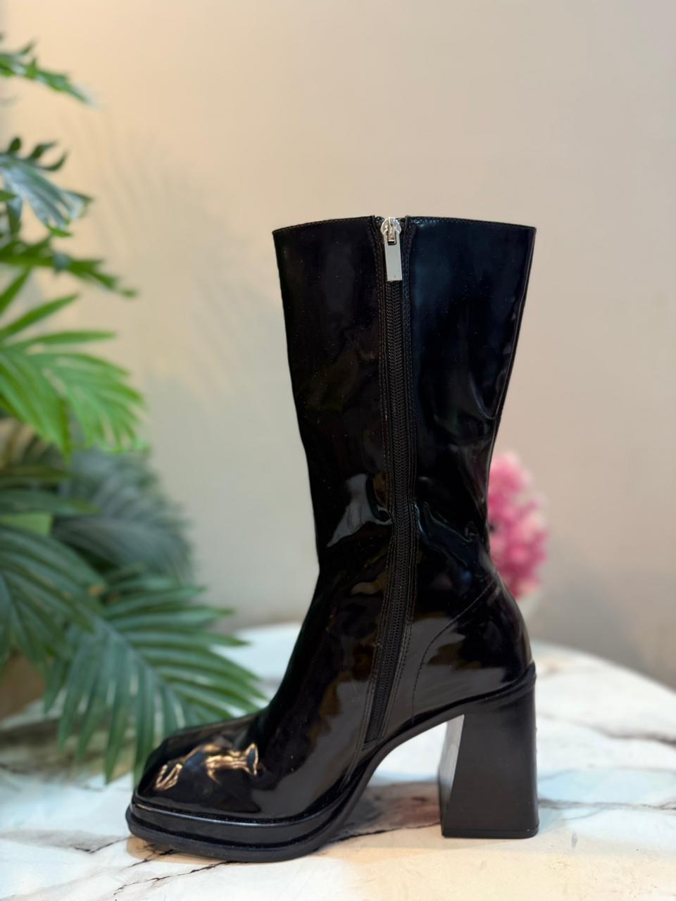 Black patent leather zipper long boot  (Pull & bear)