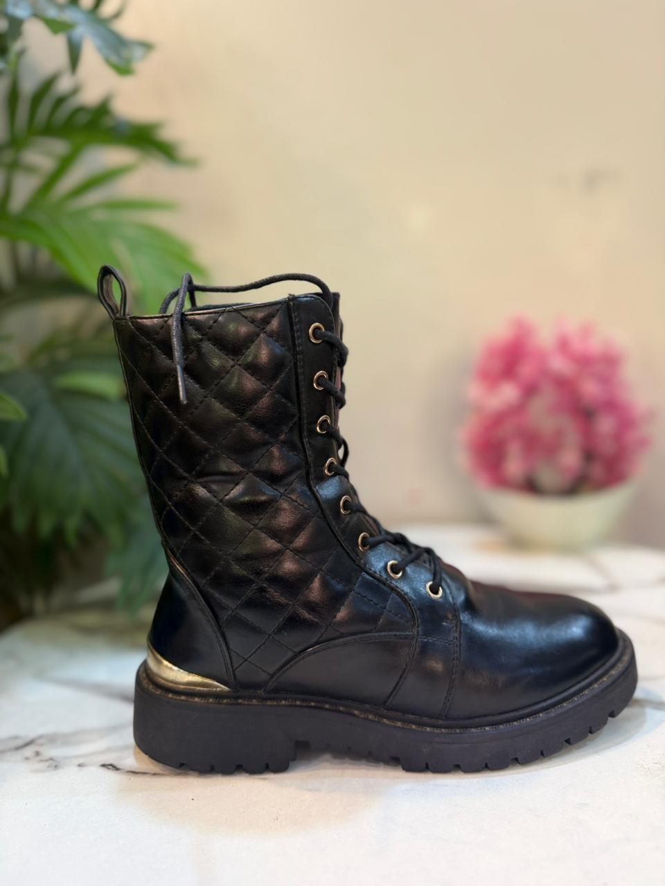 Black leather laceup zipper ankle boot (Merry scott)