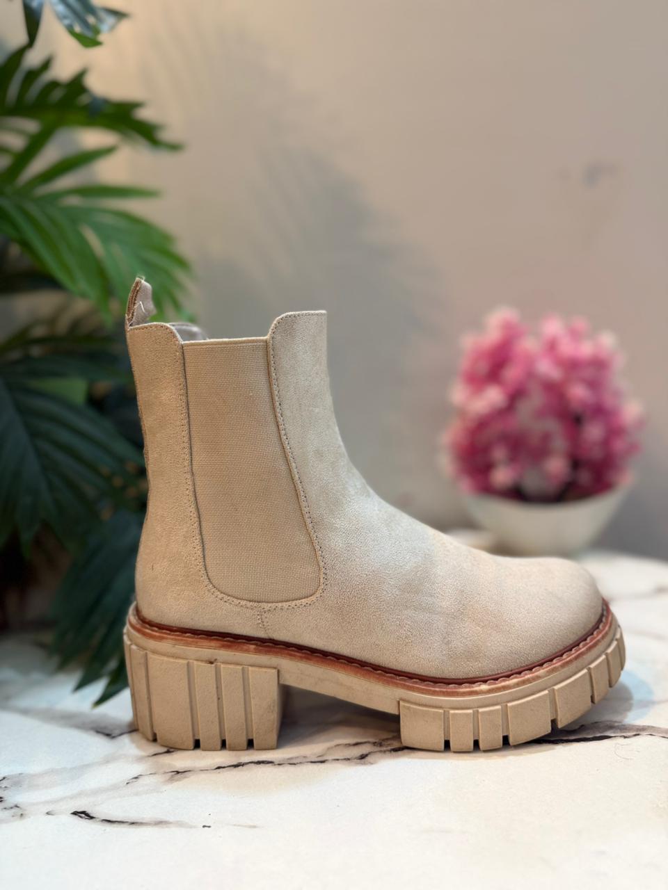 Beige suede ankle boot (Unknown)