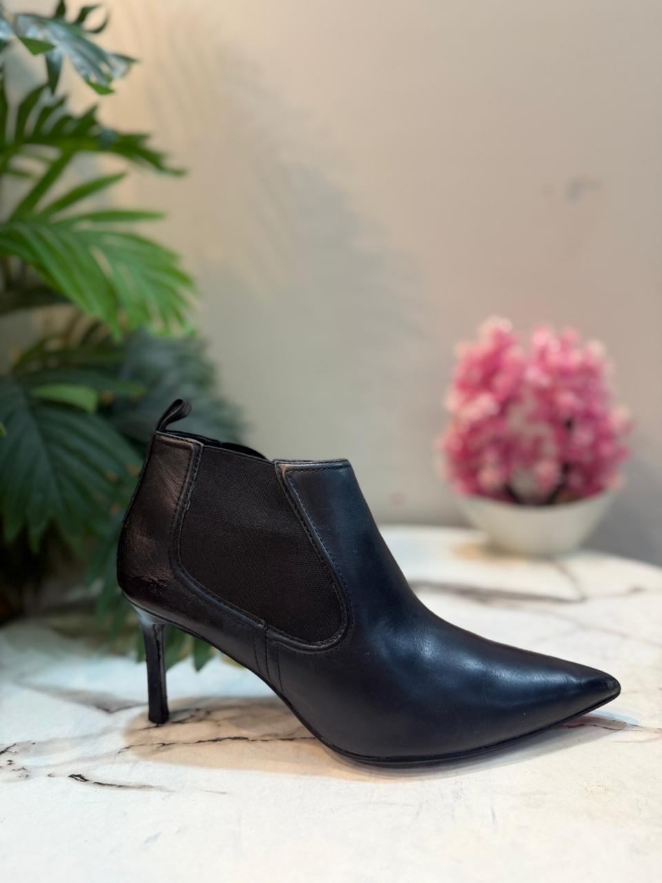 Black leather heeled ankle boot (Zara)