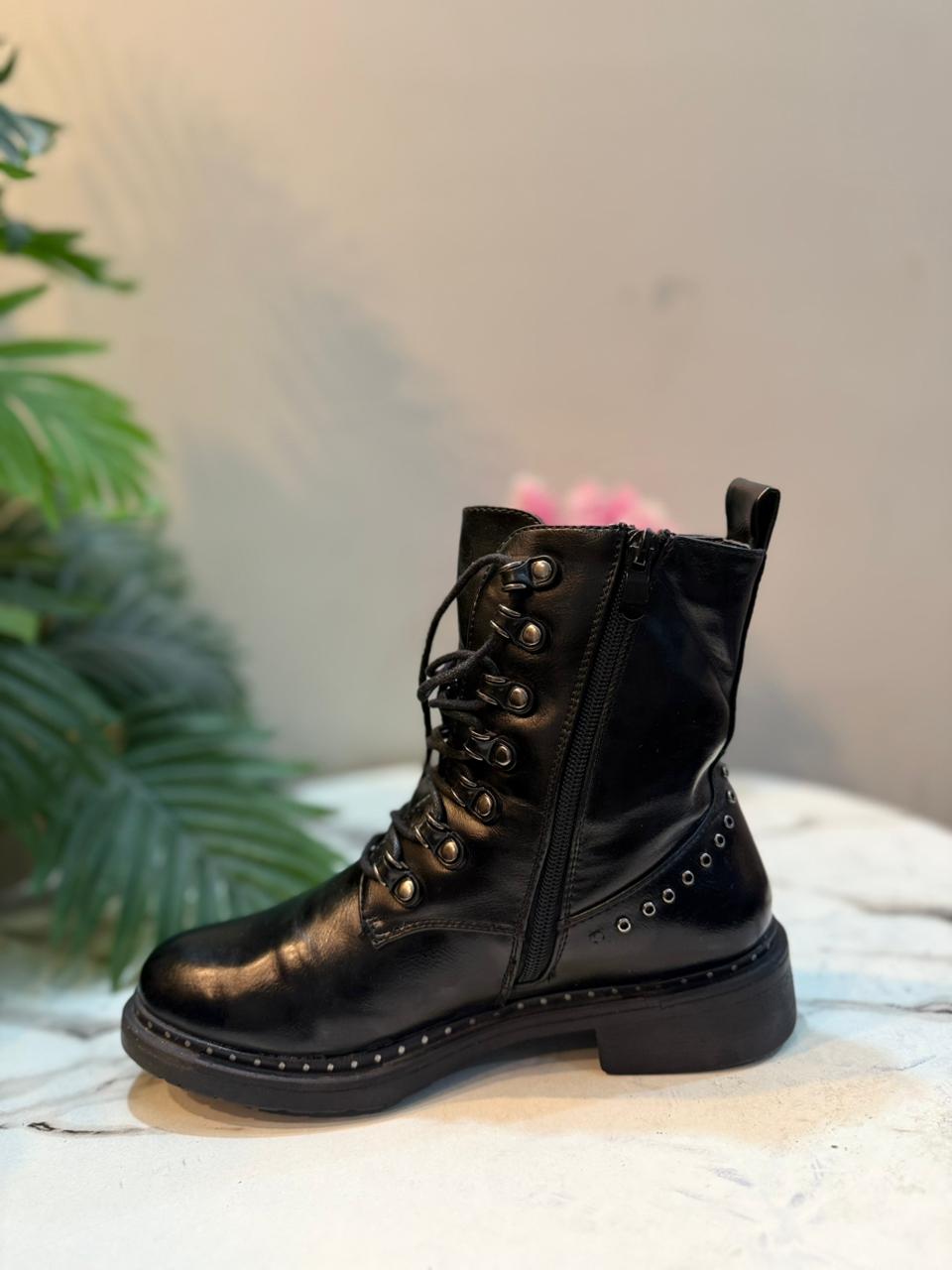 Black leather laceup zipper ankle boot (Super mode)