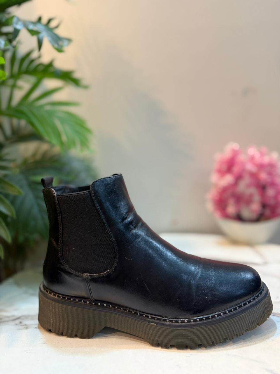 Black leather chelsea ankle boot (Erynn)