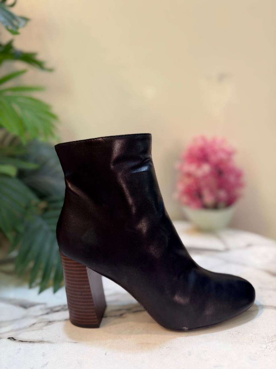 Black leather zipper ankle boot (Merona)