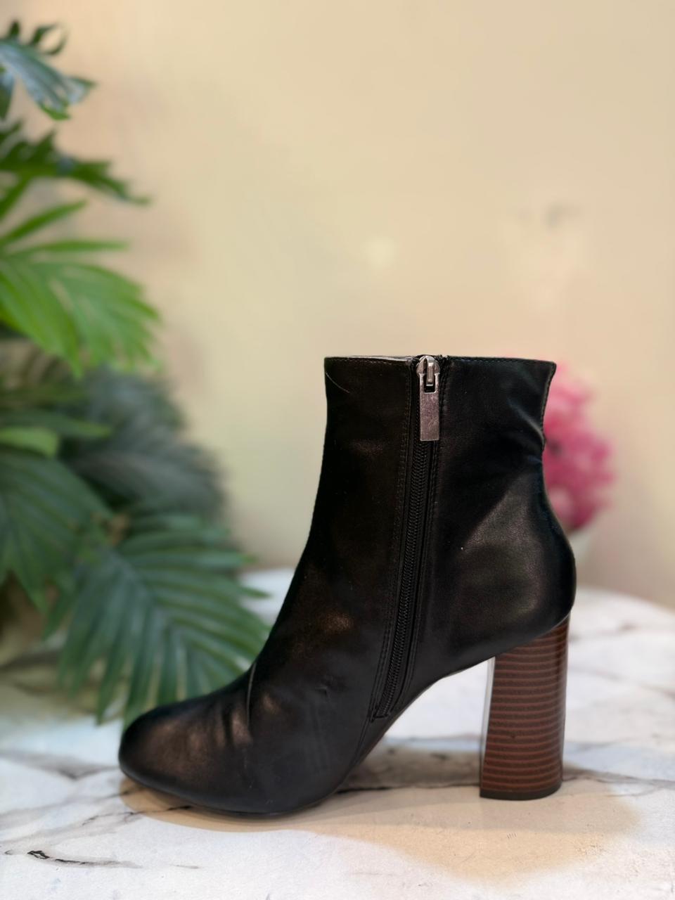 Black leather zipper ankle boot (Merona)
