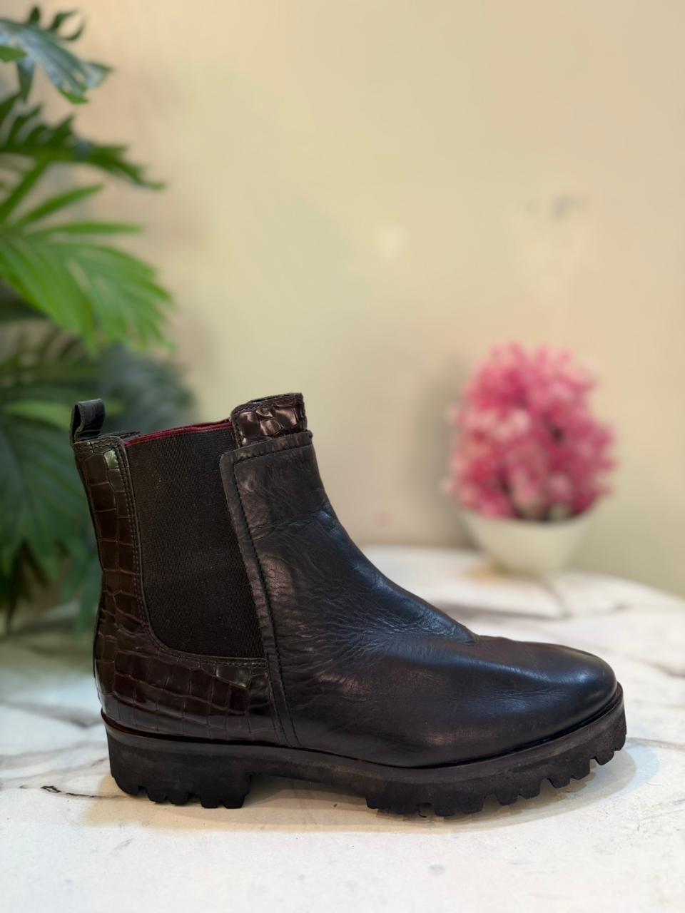 Black leather ankle boot (Maripe)