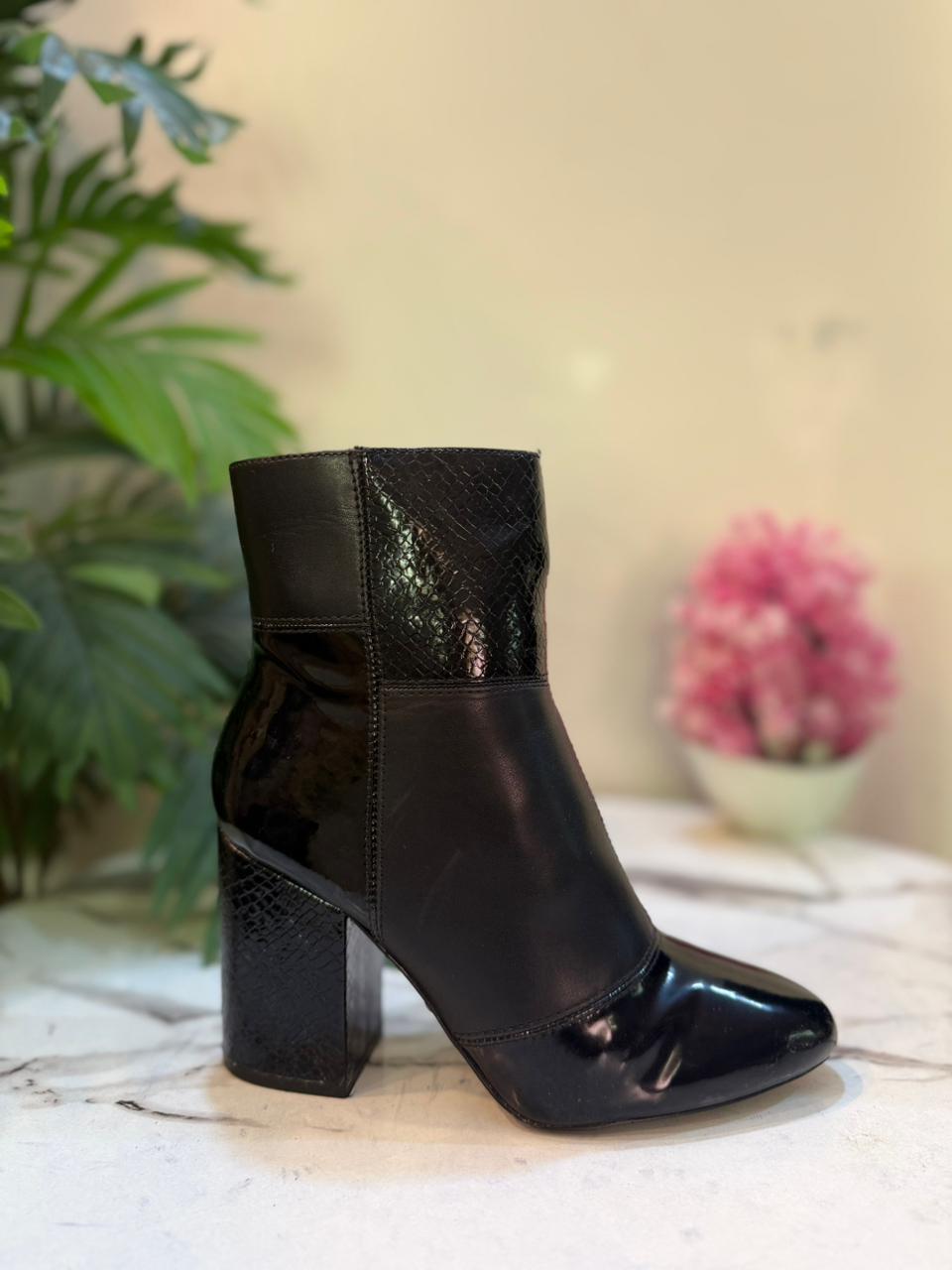 Black leather zipper ankle boot (Madden girl)