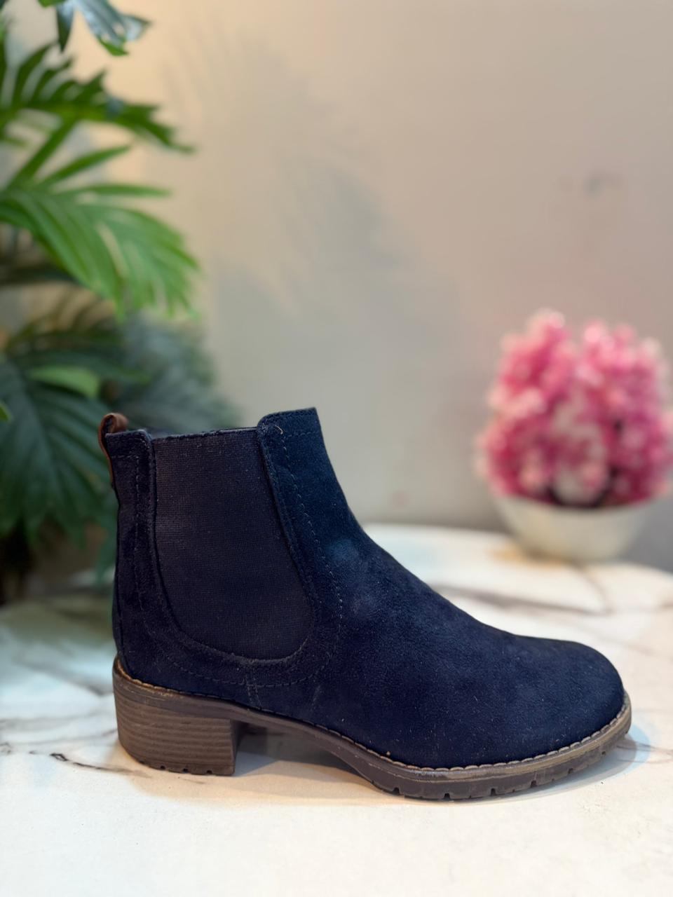 Blue suede ankle boot (Graceland)