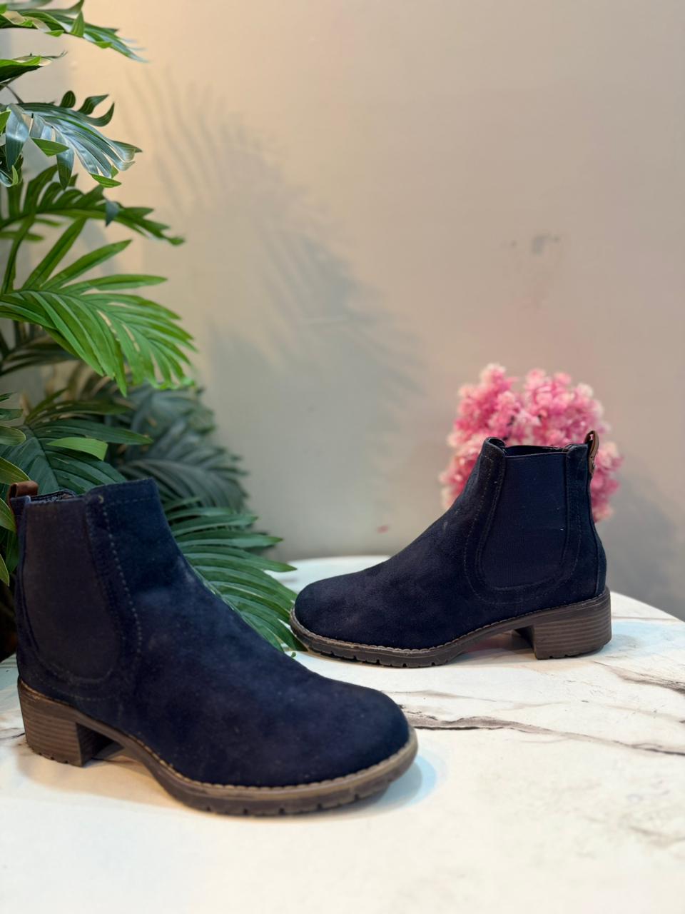 Blue suede ankle boot (Graceland)