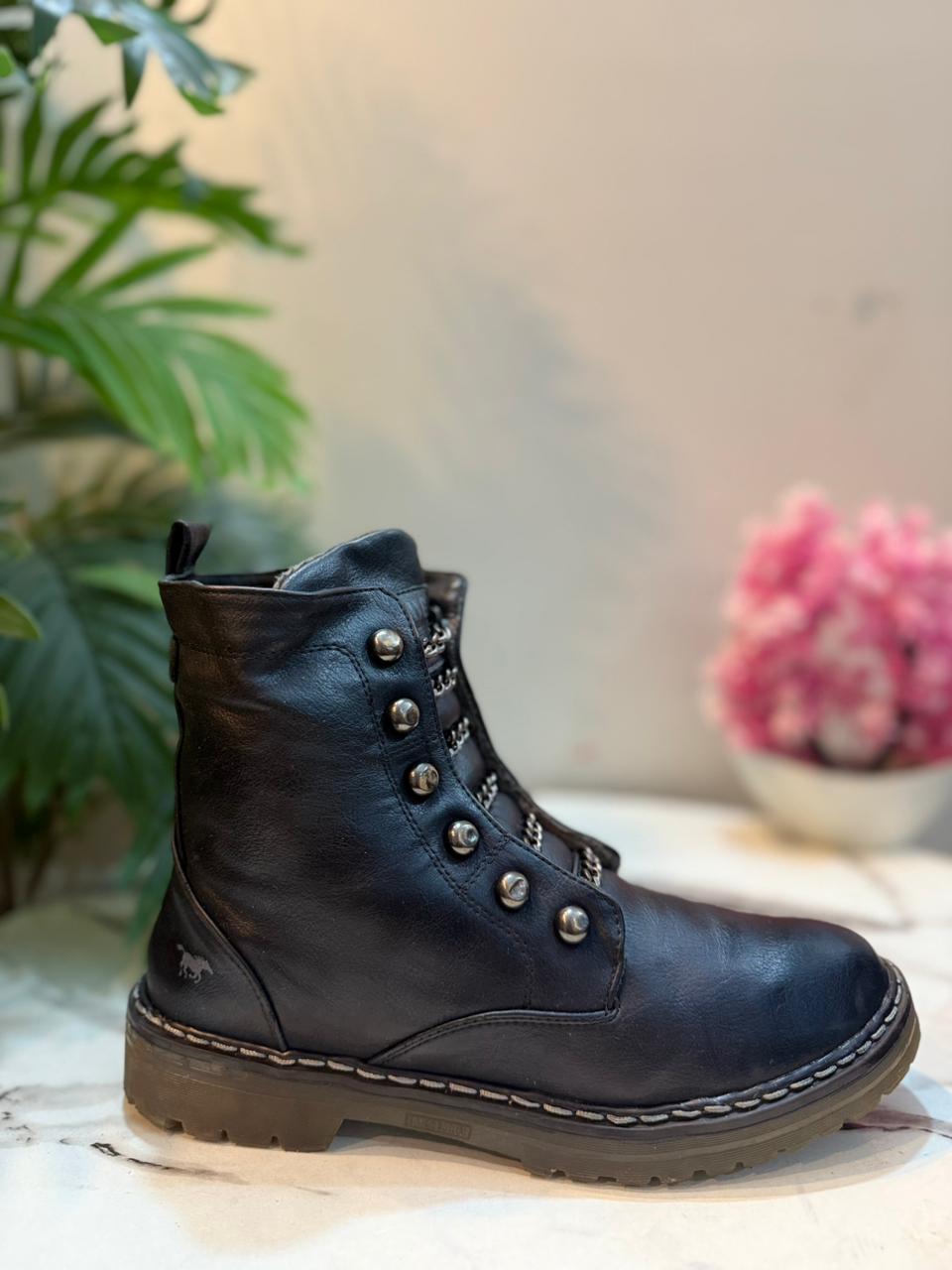 Black leather zipper ankle boot (Mustang)