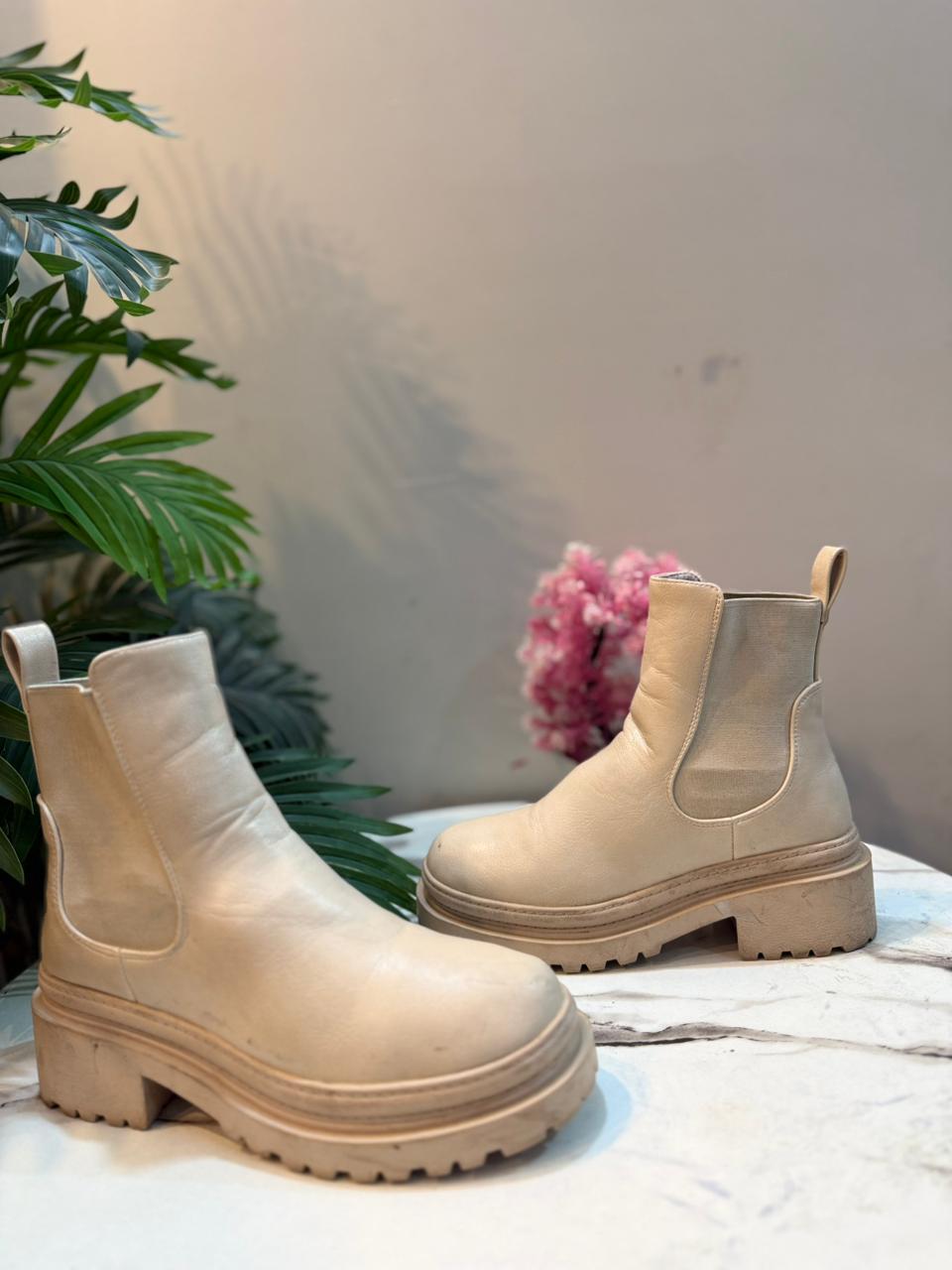 Off white chelsea leather ankle boot (Marquiz)