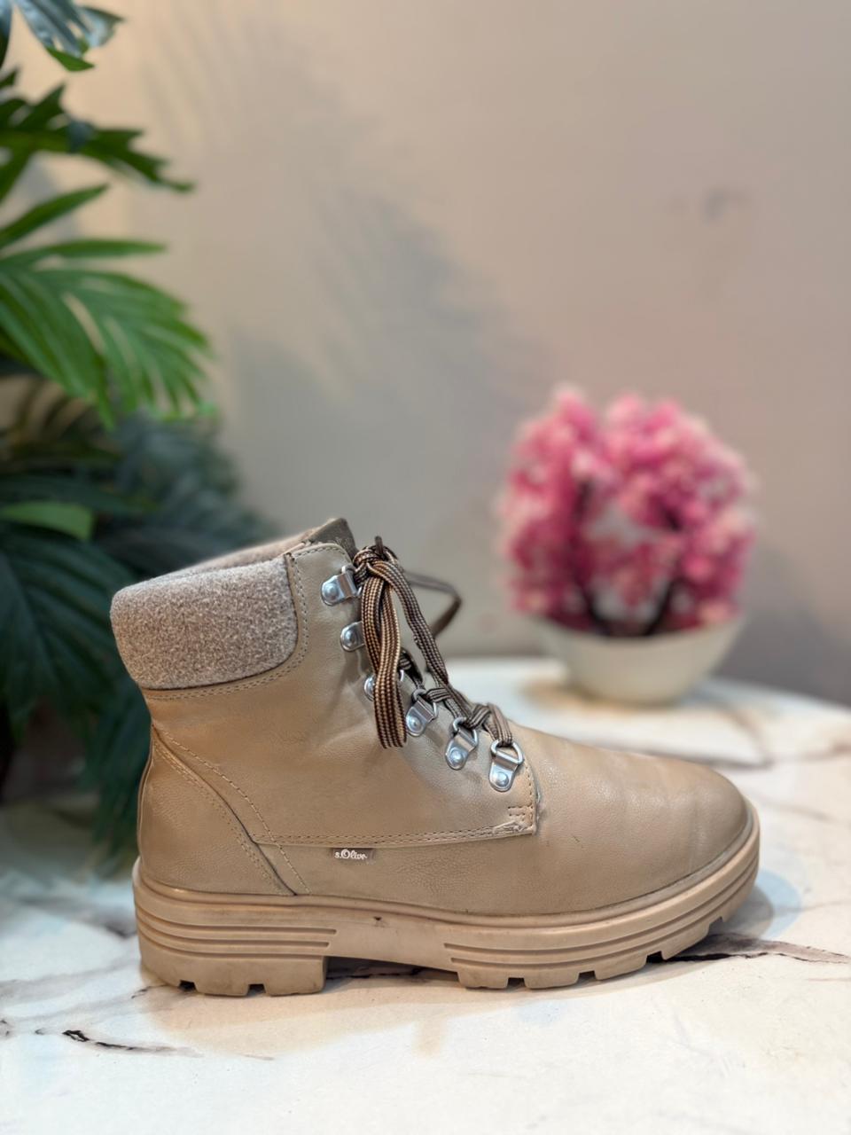 Beige leather laceup ankle boot (S.Oliver)