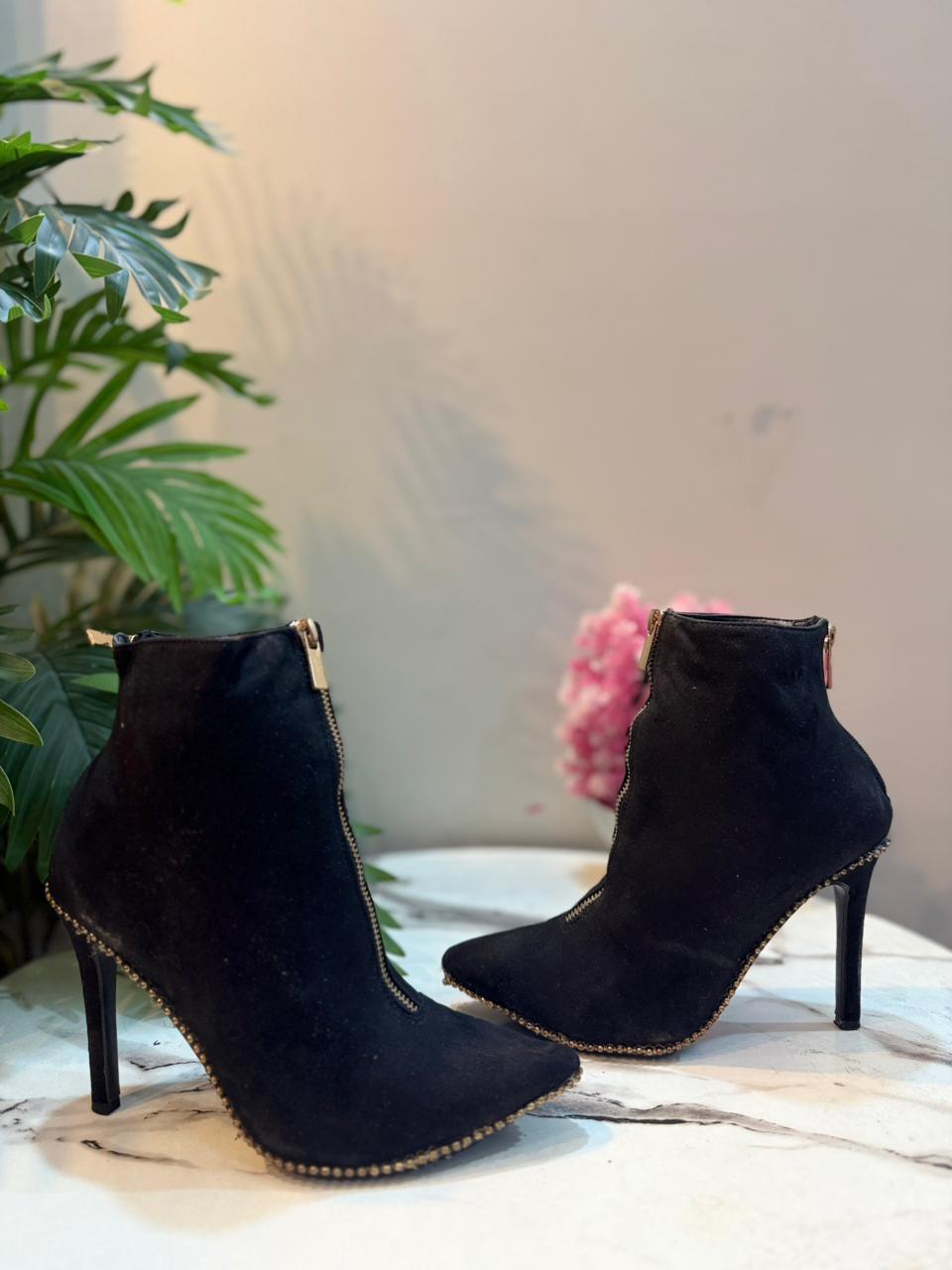 Black suede heeled ankle boot with front zipper (Anne michelle)