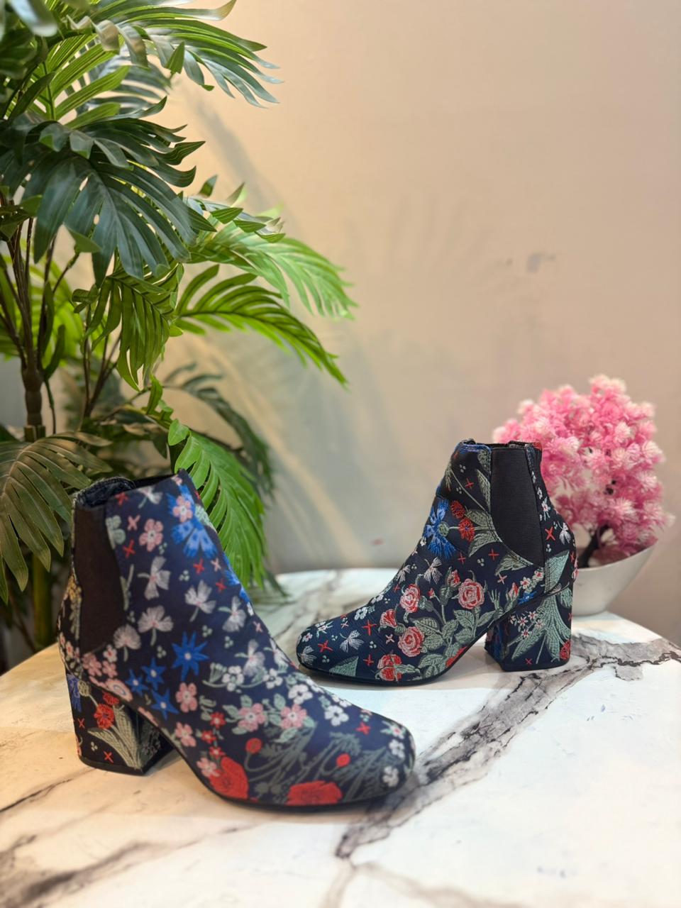 Black and blue printed ankle boot (Indigo)