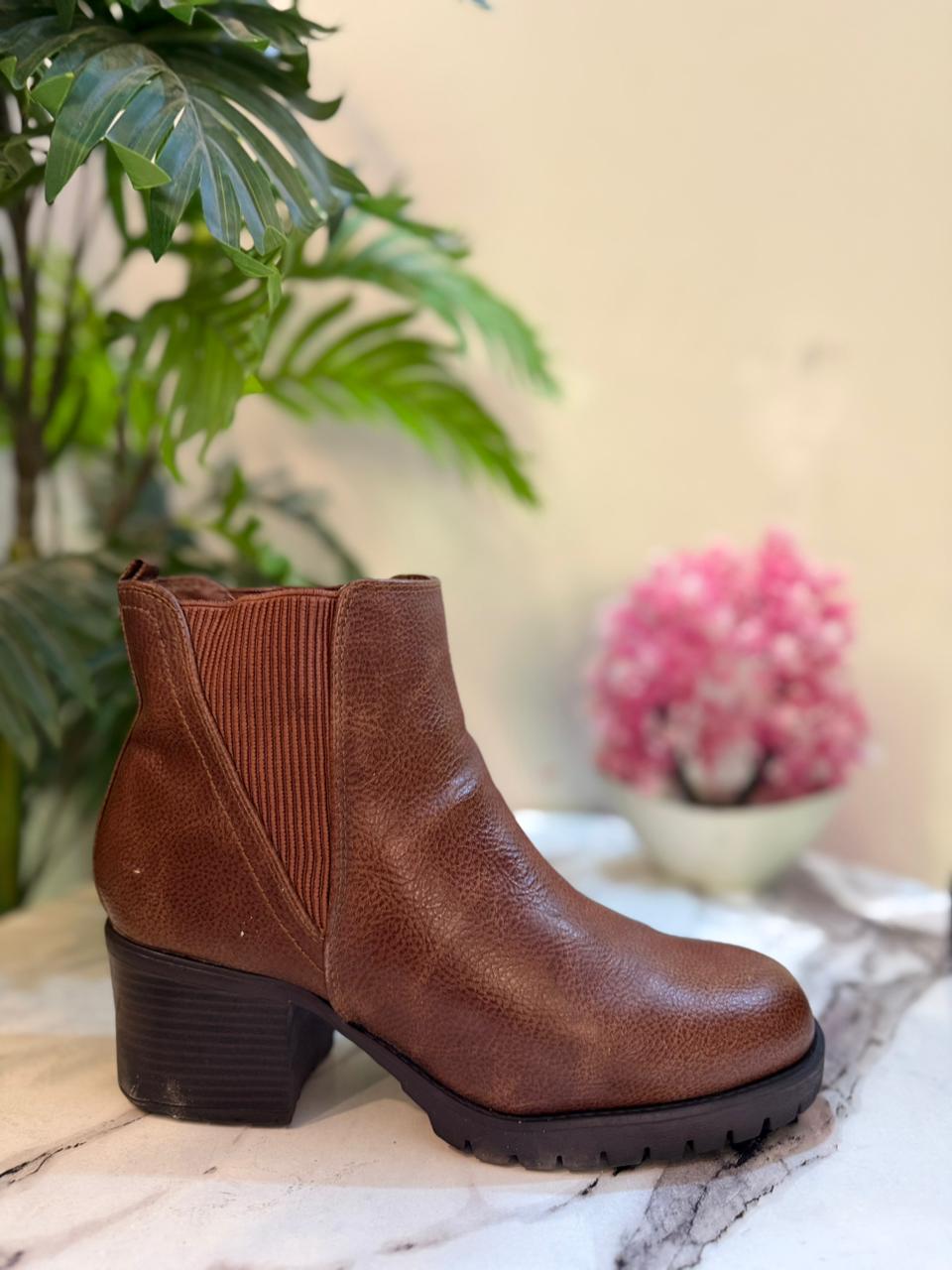 Brown leathet ankle boot (Mia)
