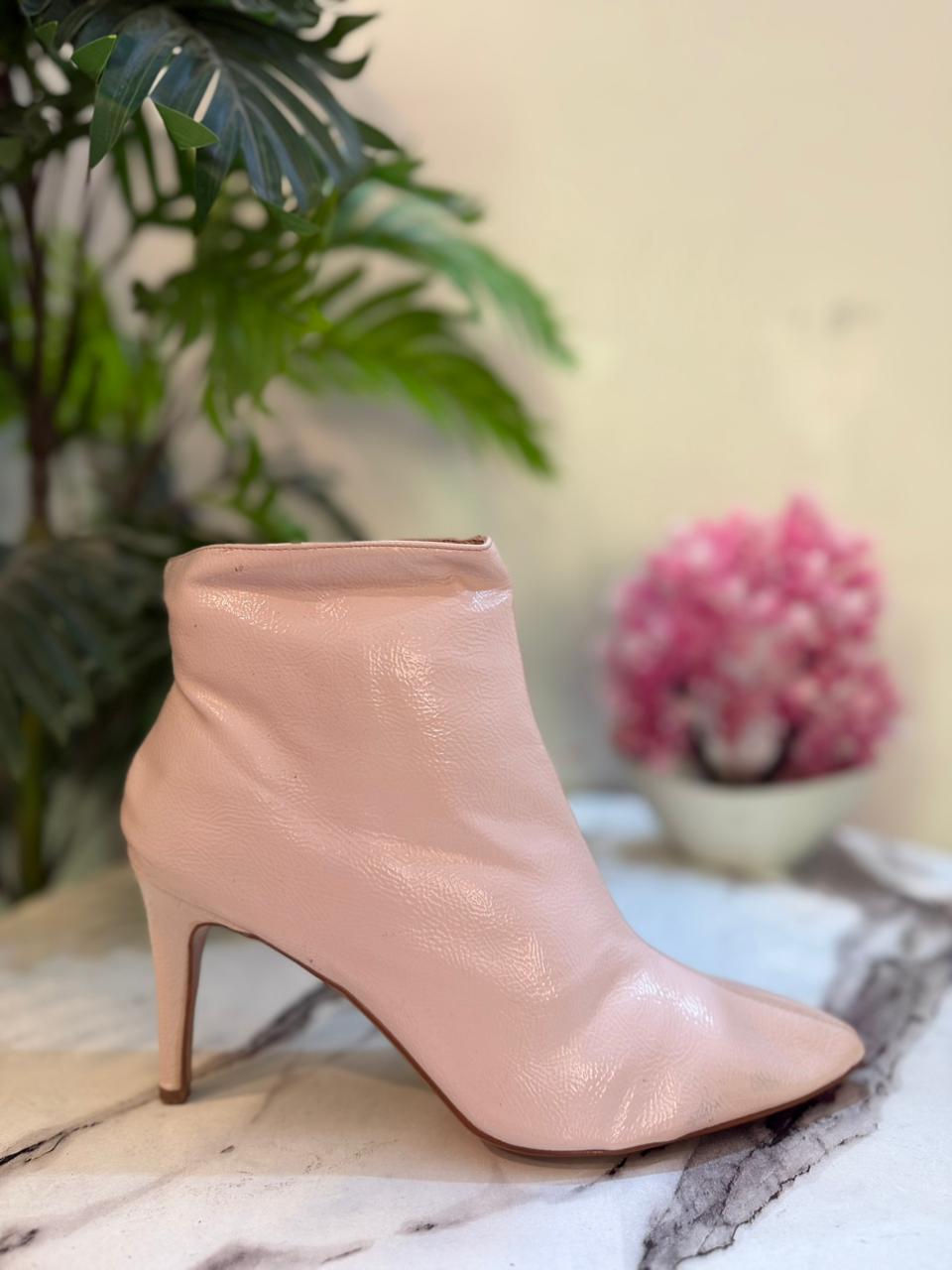 Nude pink patent leather zipper ankle boot (Primark)