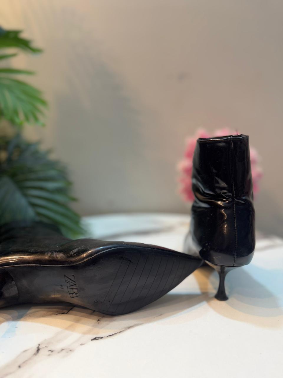 Black patent leather kitten heel zipper ankle boot ( Zara)