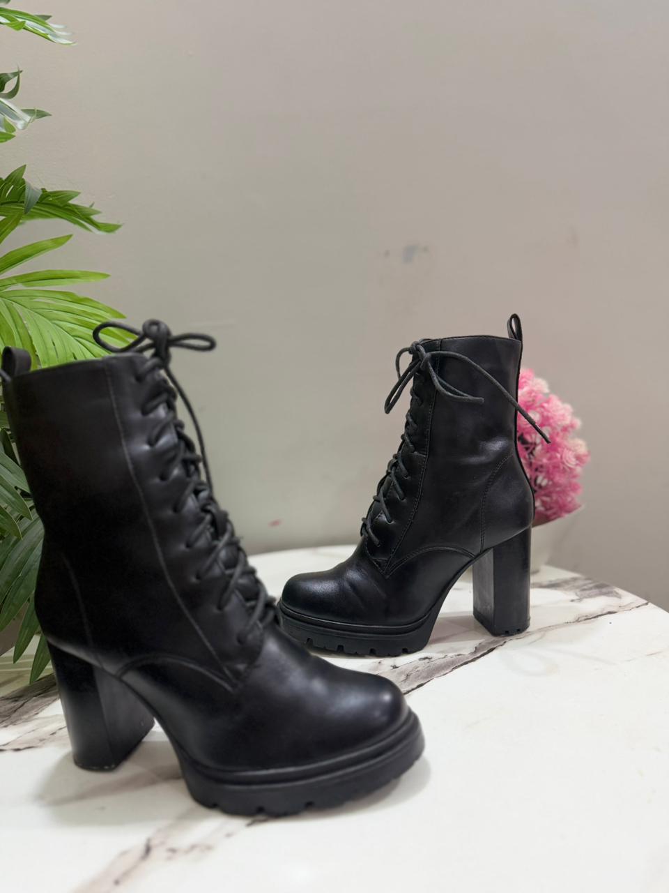 Black Patent leather ankle boot  (bershka)