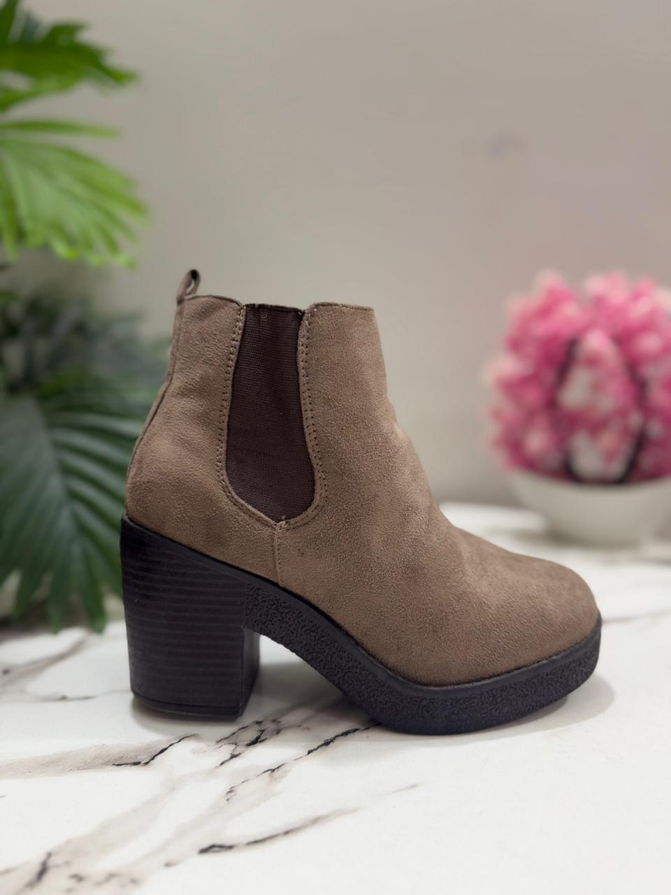 Light brown/taupe suede zipper ankle boot ( new look )