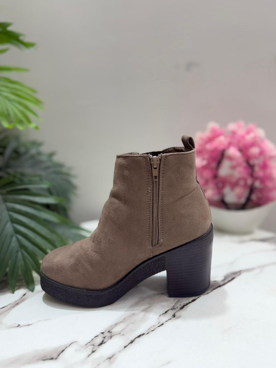 Light brown/taupe suede zipper ankle boot ( new look )