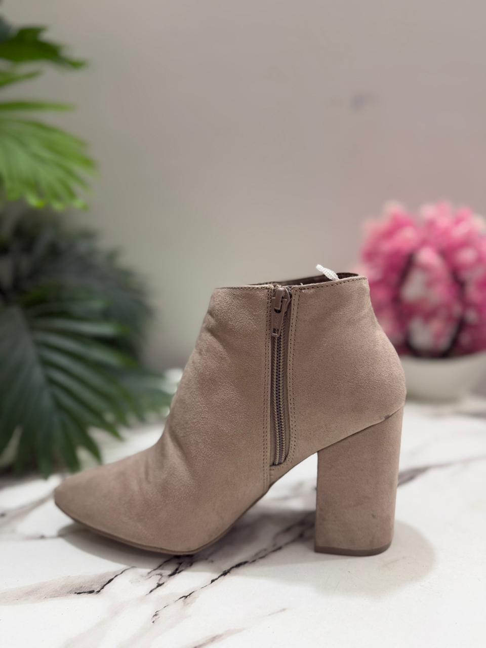 Taupe brown suede zipper ankle boot(H&M)