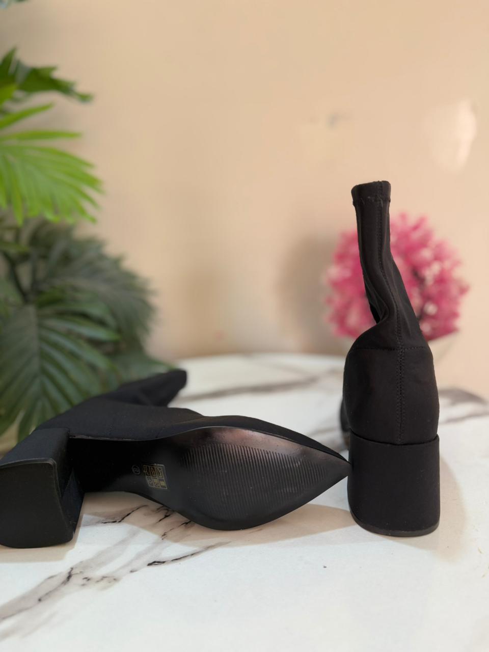 Black satin ankle boot(misguide )