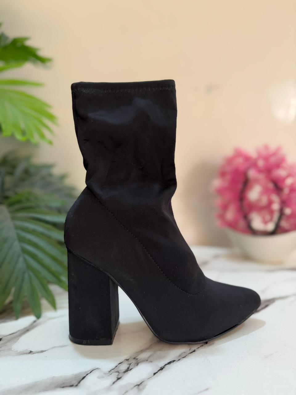 Black satin ankle boot(misguide )