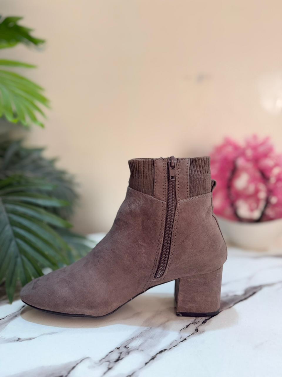 Taupe suede zipper ankle boot(unknown )