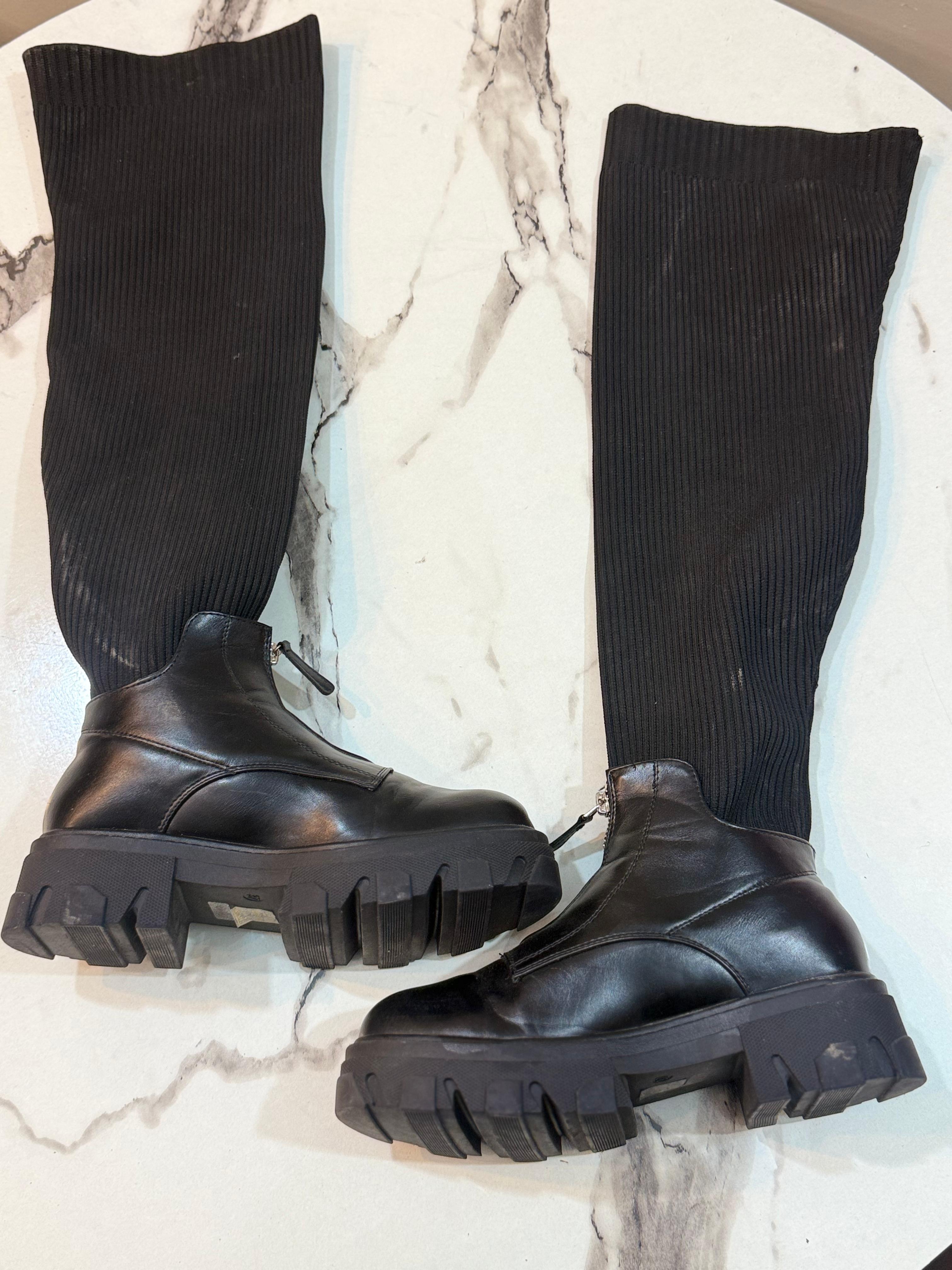 Black suede zipper ankle long boot (unknown)