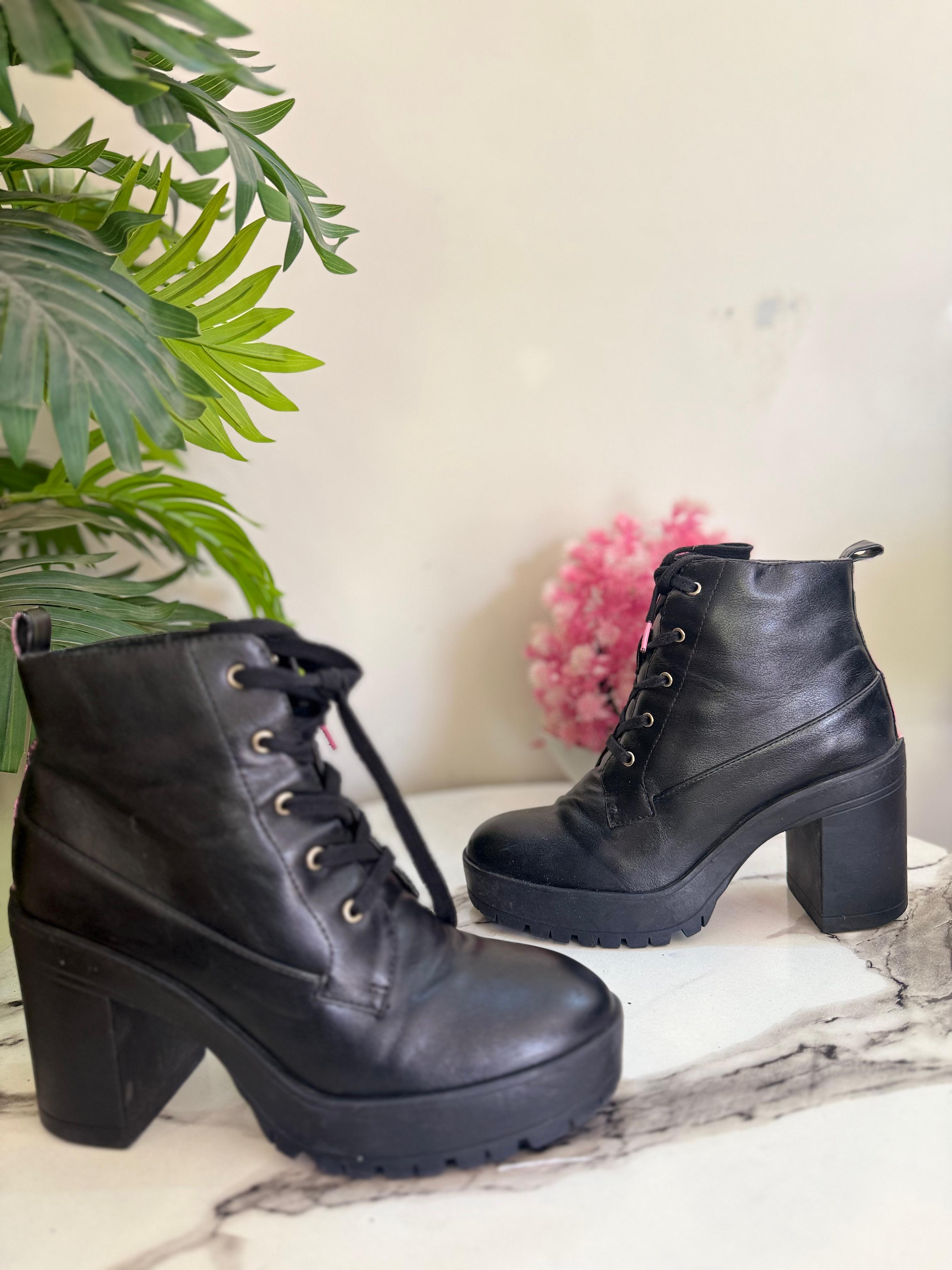 Black leather lace up ankle boot (Forever)
