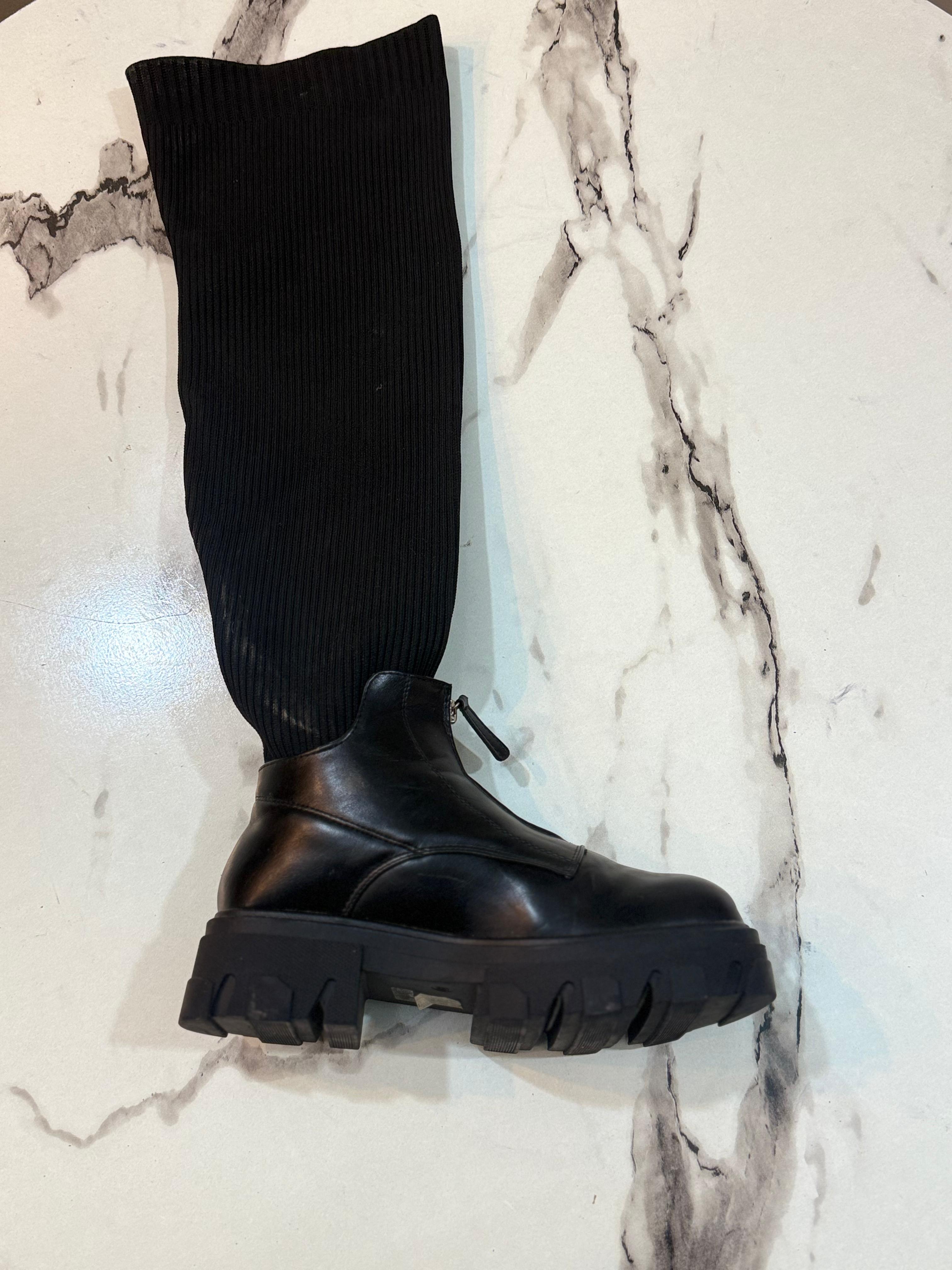 Black suede zipper ankle long boot (unknown)