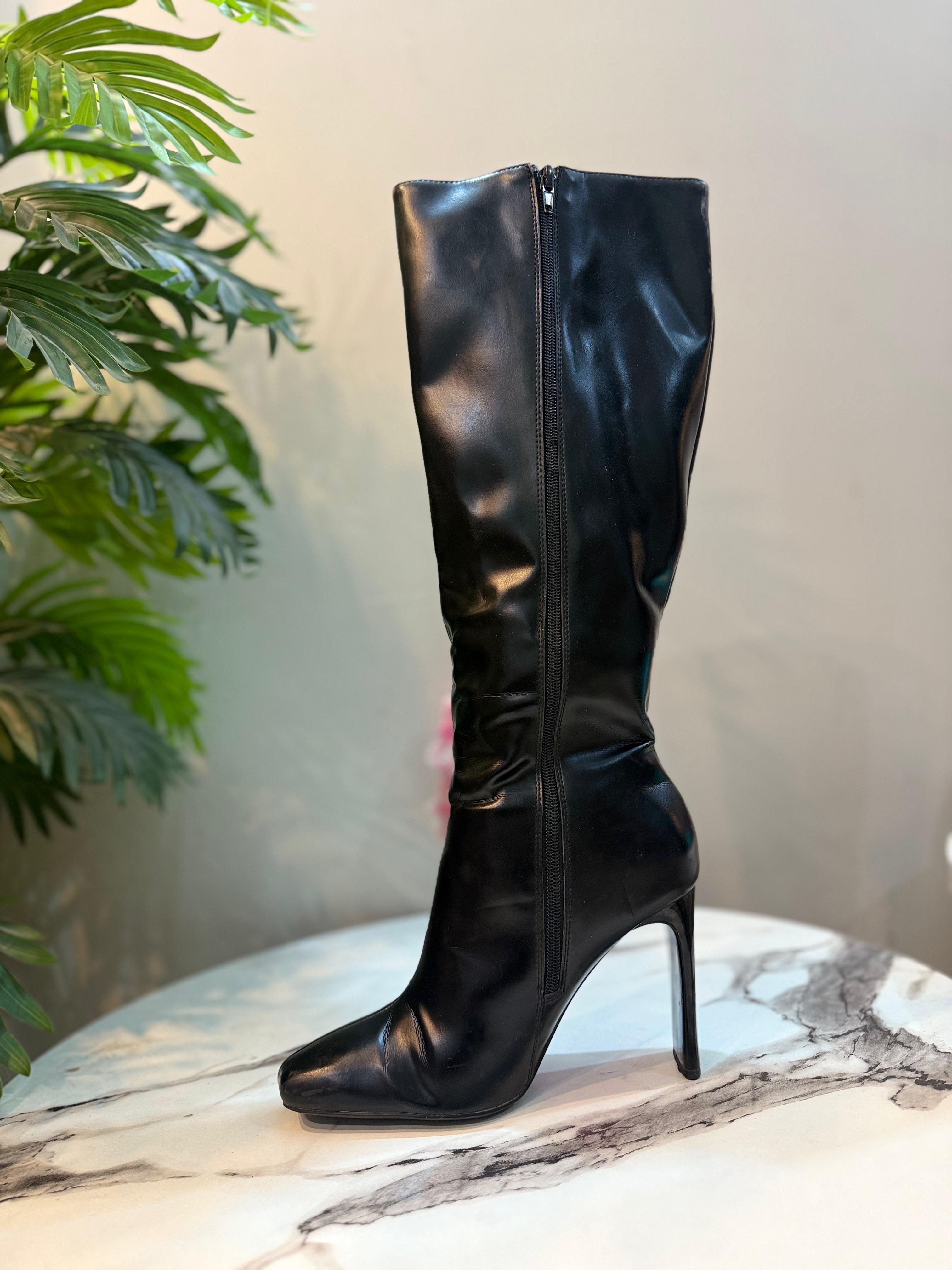 Black leather zipper ankle boot(zara)